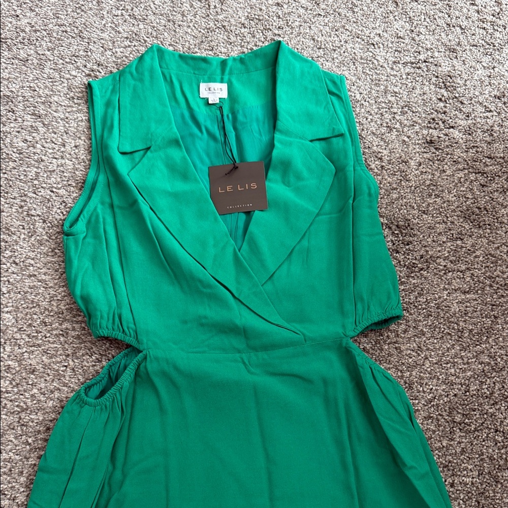 Le Lis Vibrant Green Sleeveless Dress